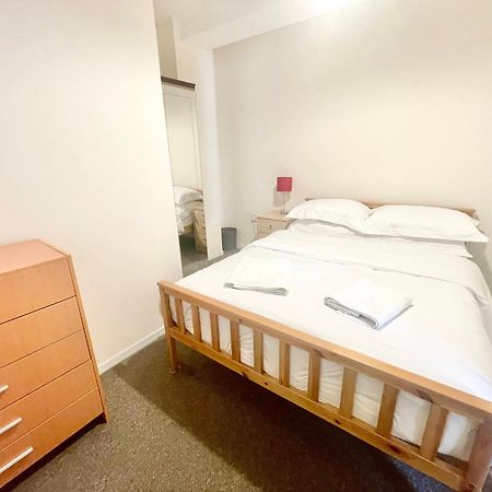 Cae Glas Apartments 霍利黑德 外观 照片