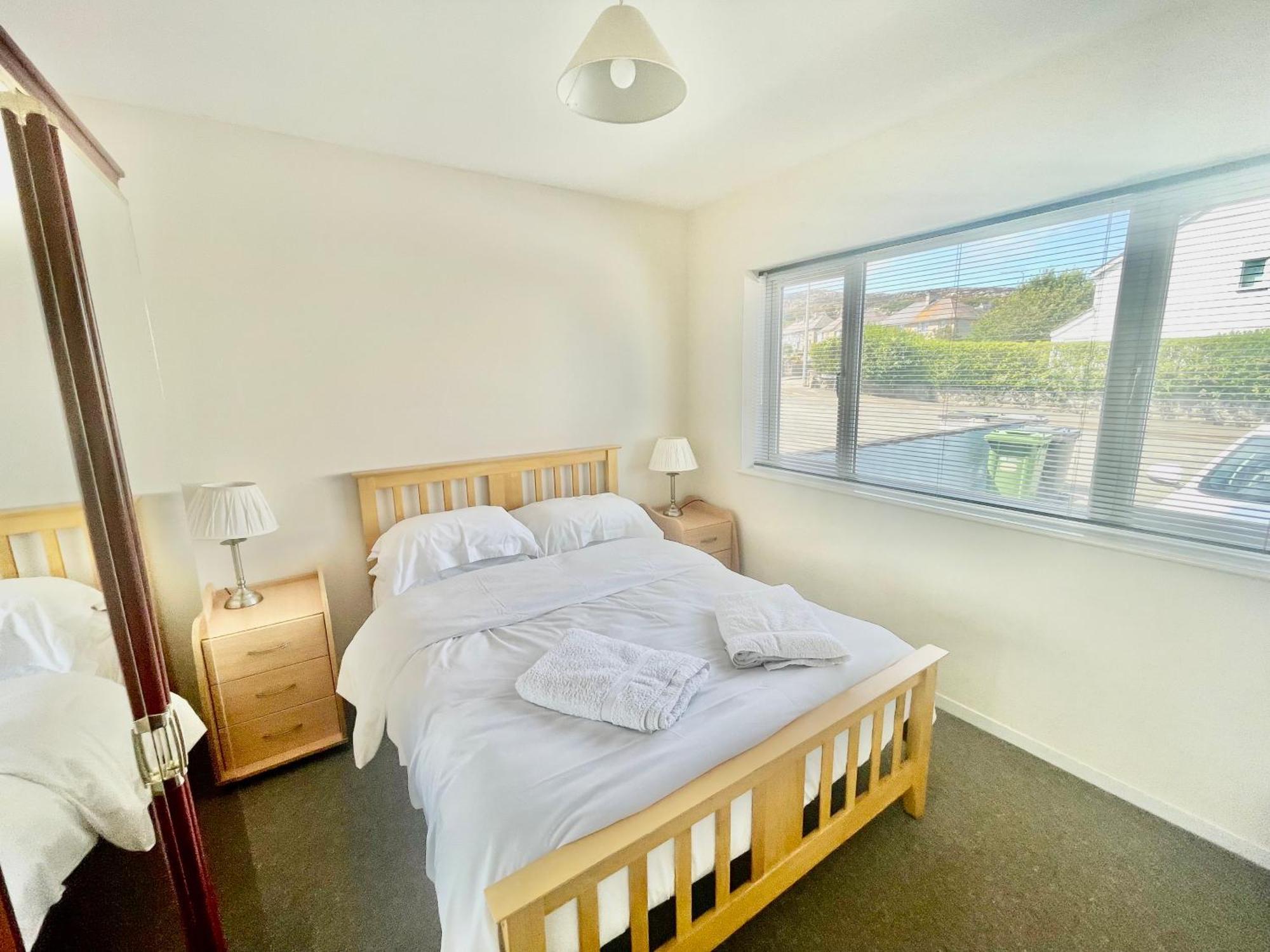 Cae Glas Apartments 霍利黑德 外观 照片