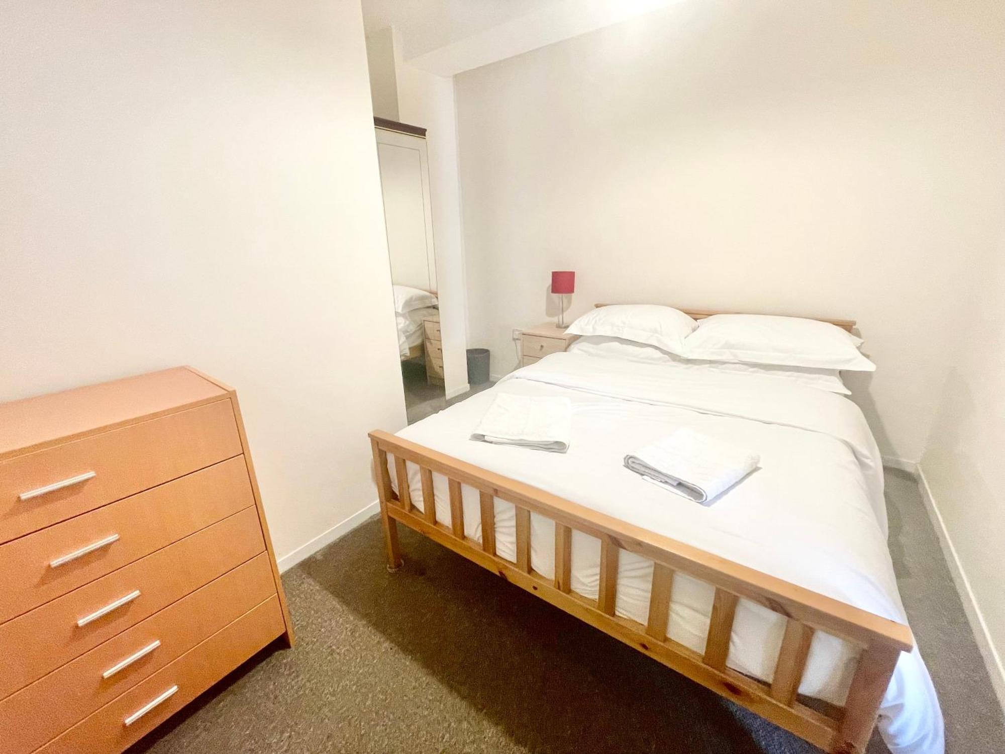 Cae Glas Apartments 霍利黑德 外观 照片