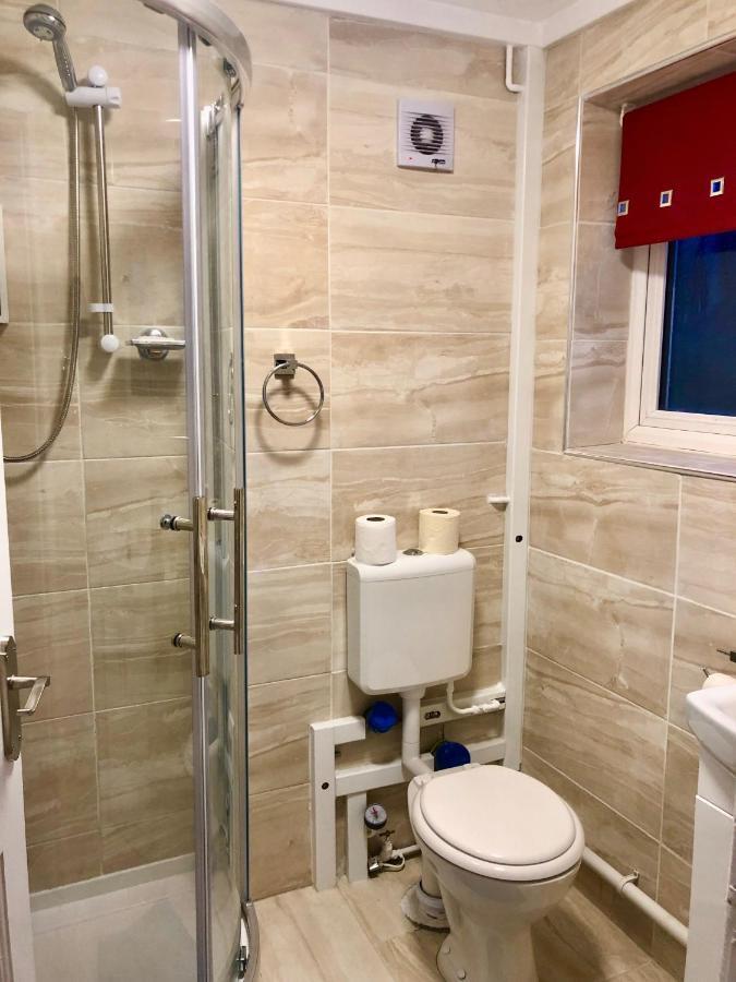 Cae Glas Apartments 霍利黑德 外观 照片